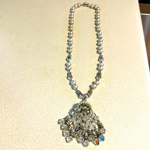 Vintage metal link chain faux pearl, crystal, rhinestone necklace (480) - Picture 2 of 10